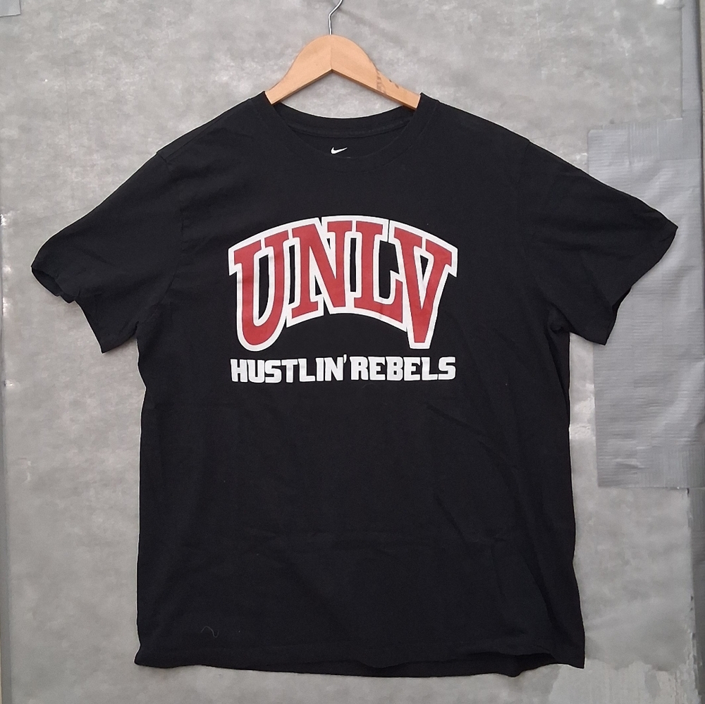 The NIKE Tee : UNLV HUSTLIN' Rebels T-Shirt : Size XL : Black